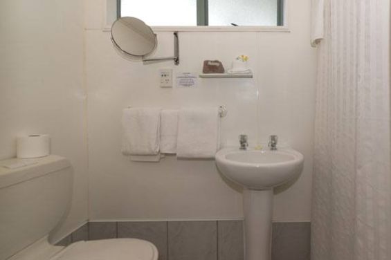 Queen Studio - bathroom