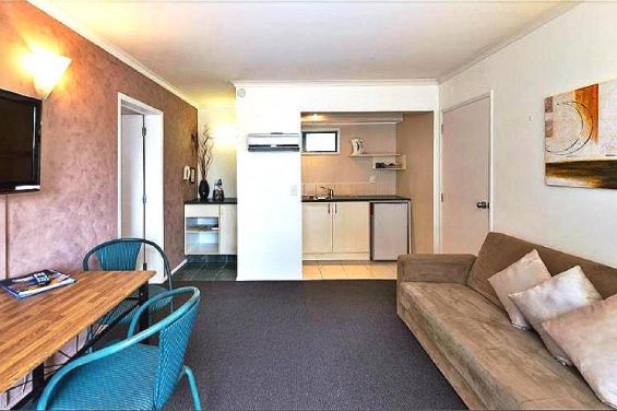 1-Bedroom Family Apartment - lounge